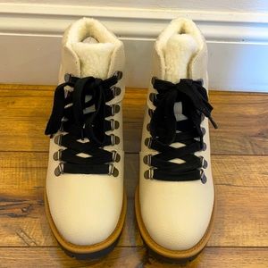 True Craft Women’s Hiking Boots 7 1/2 Medium